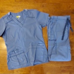 WonderWink scrub set